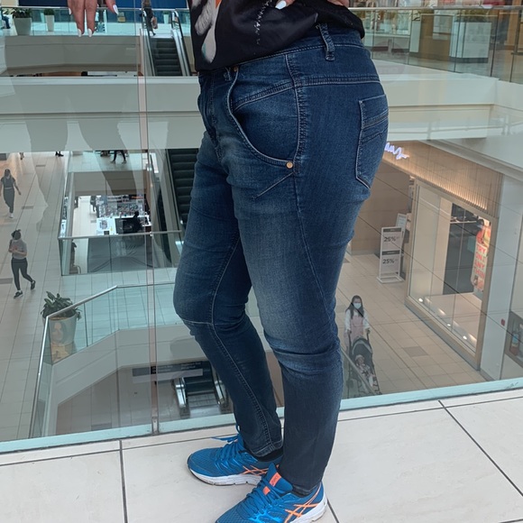 Diesel jeans blue boyfriend cut oversized high waist tight at the bottom part - Picture 2 of 12